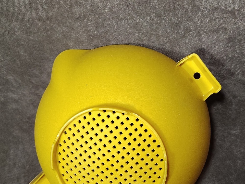 Vintage Tupperware #1200 1Qt & #1523 2Qt Colanders Strainers YELLOW