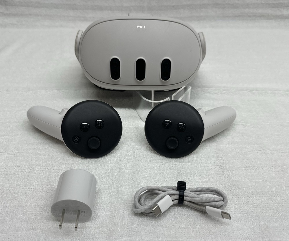 Meta Quest 3 128GB VR Headset w/ Case ***READ***