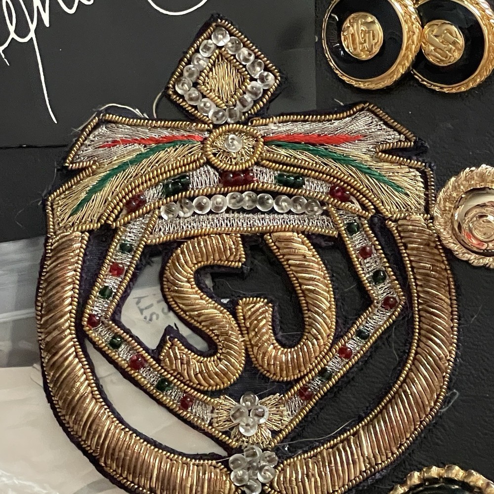 VINTAGE ST JOHN'S DESIGNER REPLACEMENT BUTTONS & EMBROIDERED PATCH
