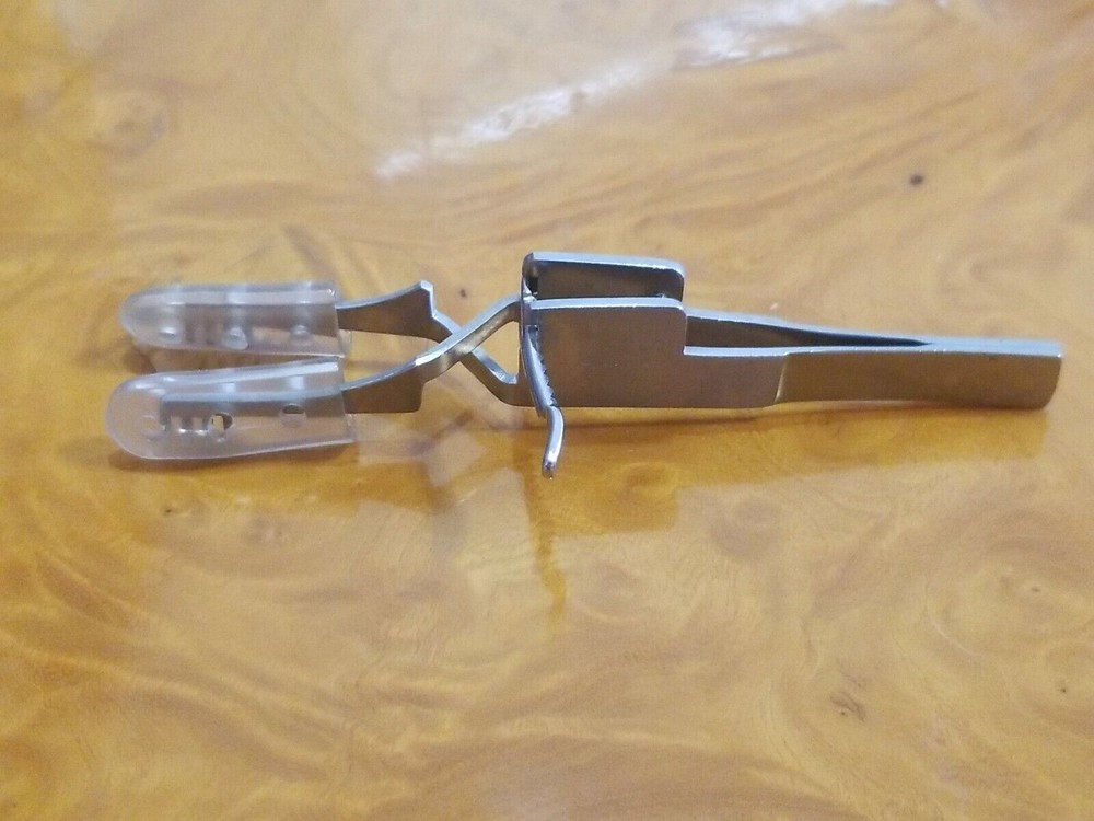 Comparable to V. Mueller SU3145 Automatic Skin Retractor MJ1