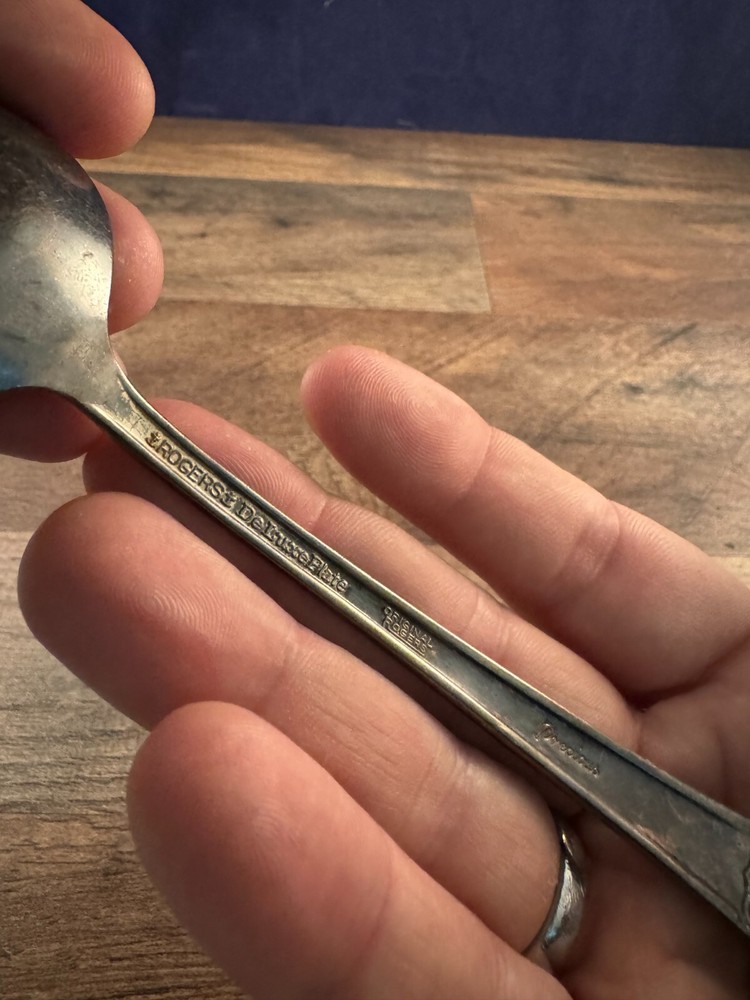 Rogers DeLuxe Plate Silverplated Soup Spoon Precious Pattern