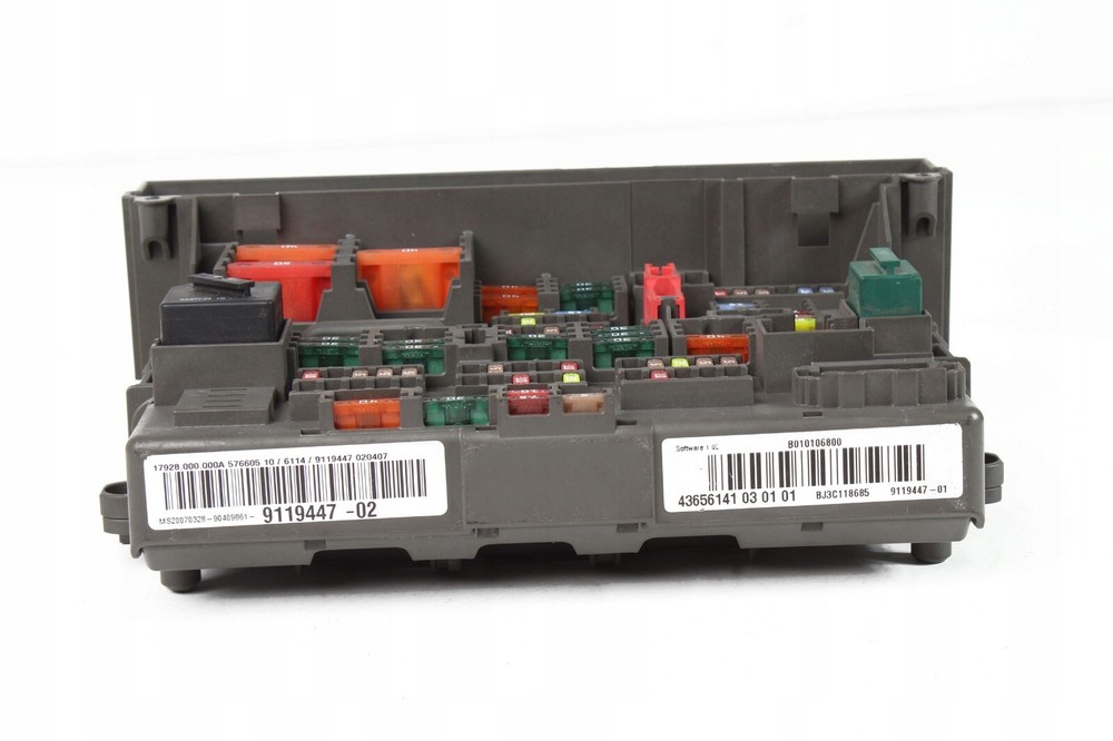 BMW 3 E90 E91 E92 E93 Fuse Box Front Power Distribution Unit 61149119447 9119447