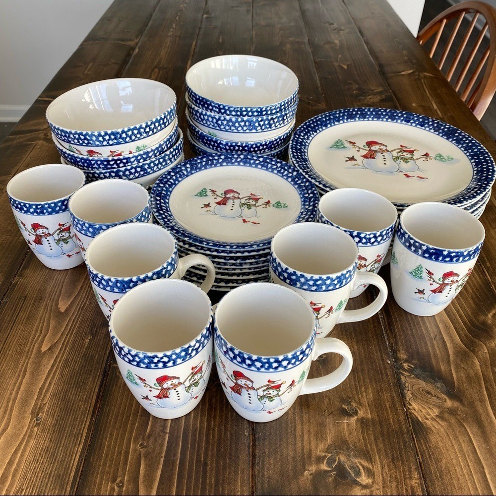 Christmas Dinnerware Set 32 Piece Serves 8