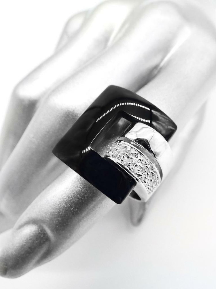 EXQUISITE 18kt White Gold Plated Square Black Onyx Crystals Double Loop Ring NEW