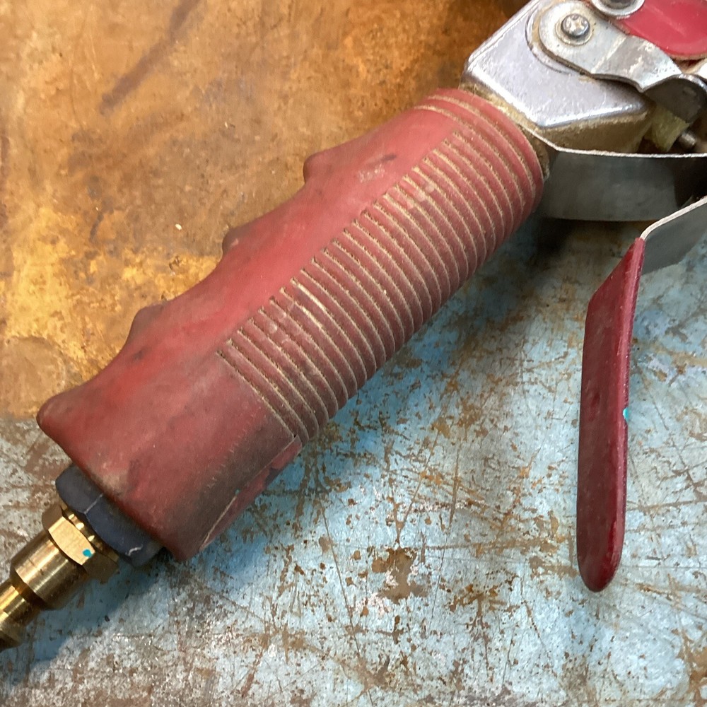 Central Pneumatic Style 6" Dual Action Air Sander TOOL ONLY