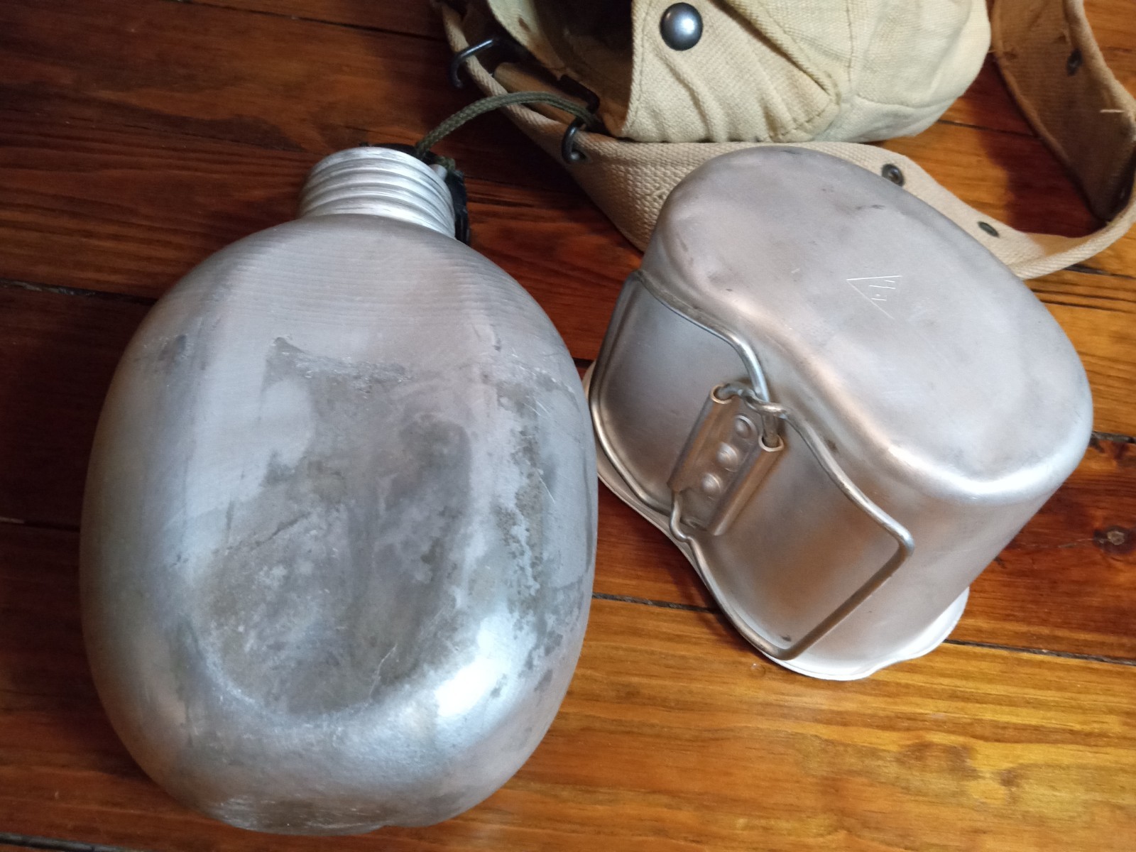 Iraqi Equipment Belt & Canteen w Cup & Cover Brit Patt 44 Khaki Lot 70s 90s OIF