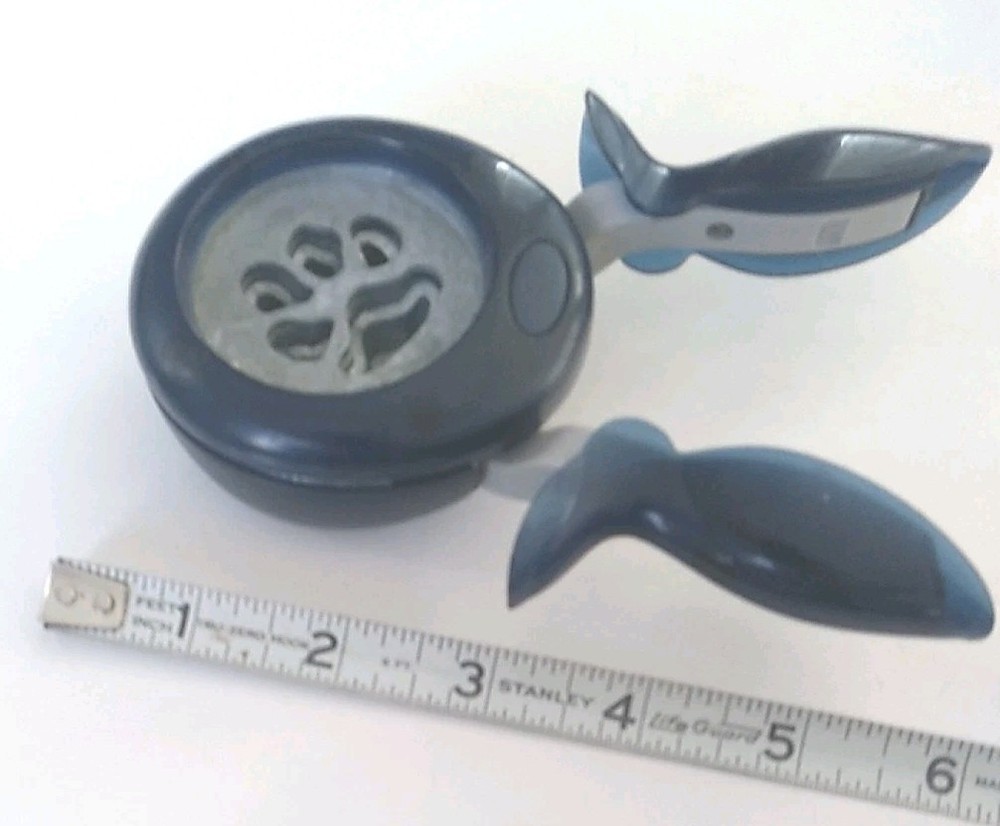 Fiskars Pawn Print Paper Punch