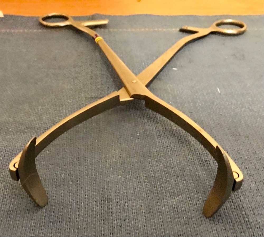 Aesculap EO420R Collins Uterine elevating forceps. GC, guaranteed.