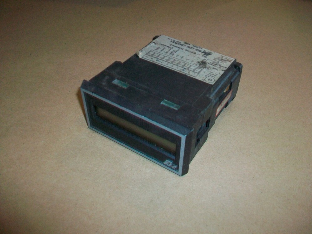 RED LION Panel Meter MCS4Y00D USED