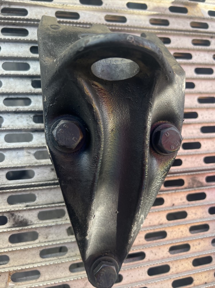 PETERBILT REAR CAB SUPPORT ,MOUNT,   BRACKET  SUSPENSION MOUNT 29 05988 W Bolts