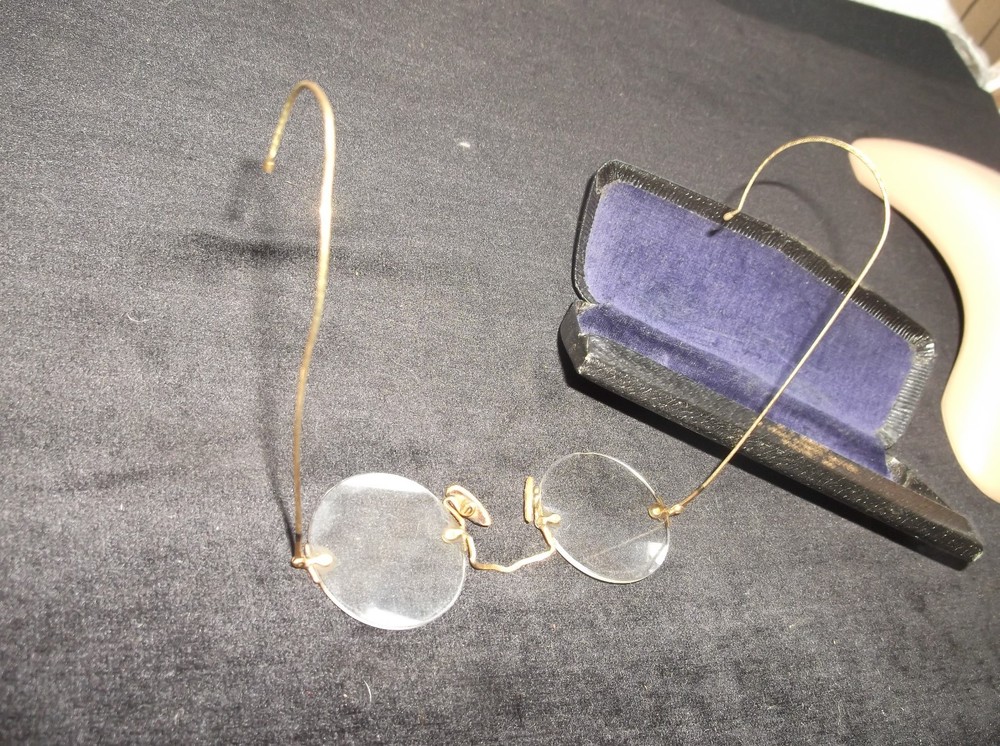 ANTIQUE SPECTACLES RIMLESS - GOLD TONE UNTESTED - SPRINGY HOOK ARMS + OLD CASE