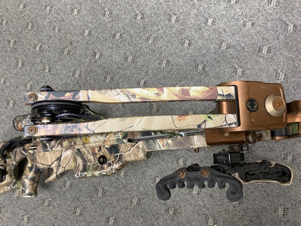 Tenpoint Phantom CLS Crossbow w/ Acu-Draw Cocking Device Scope & Quiver - Nice!