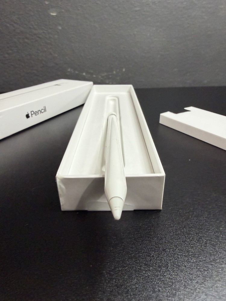 Apple Pencil (1st Generation) Lighting Connector - White