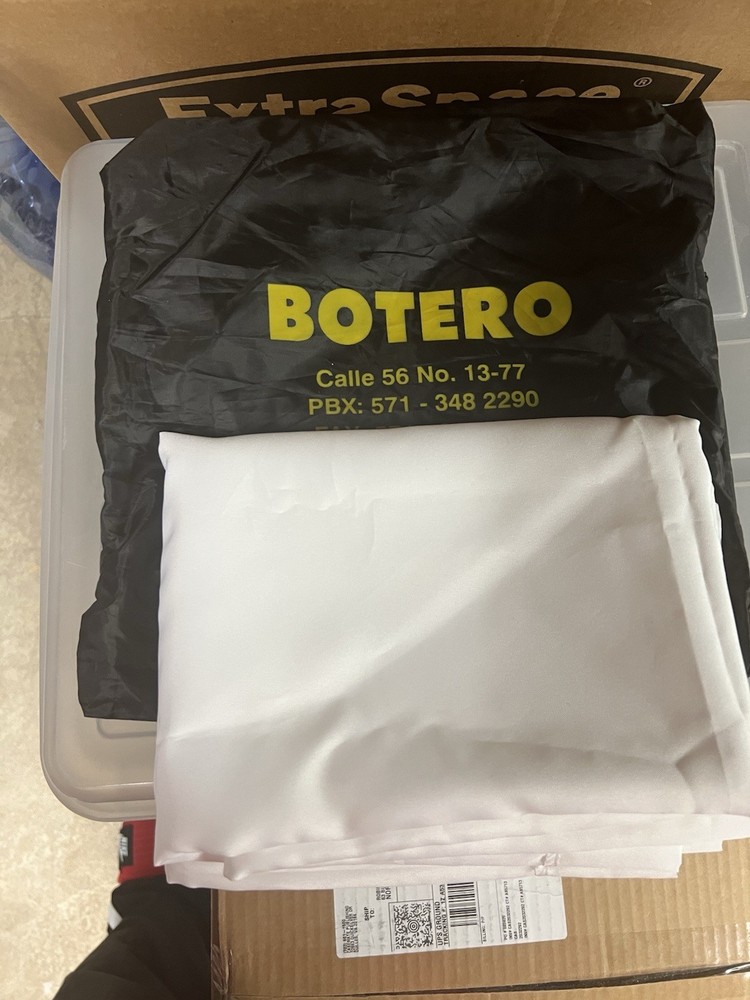Botero Muslin Backdrop