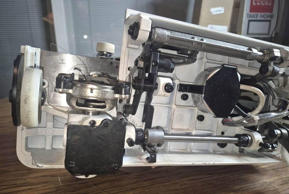 NC N-C CARPET BINDER SEWING MACHINE - MODEL PBS-2A - WORKING