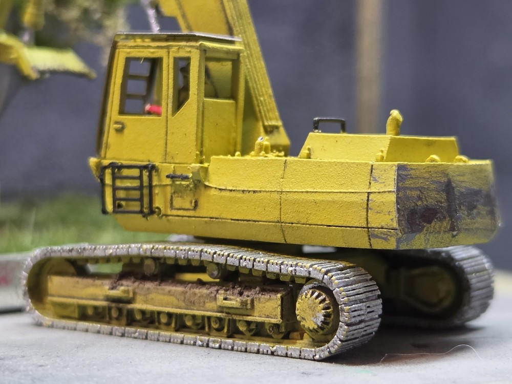 N Scale Komatsu Heel Boom Log Loader