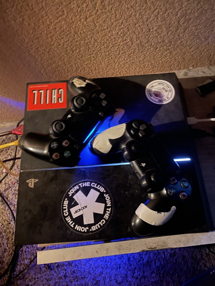 used ps4 console with 2 controllers