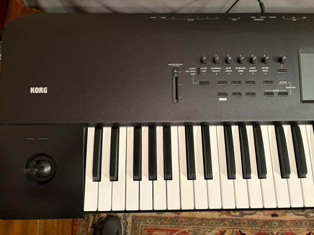 Korg NAUTILUS73 73-key Performance Synth/ Workstation Mint Condition