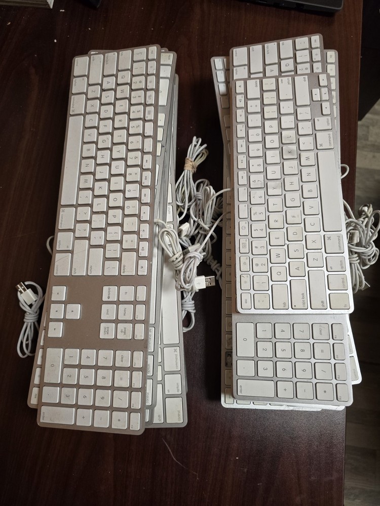 Apple A1243 Wired Mac USB Keyboard w/ Numeric Keypad Mixed