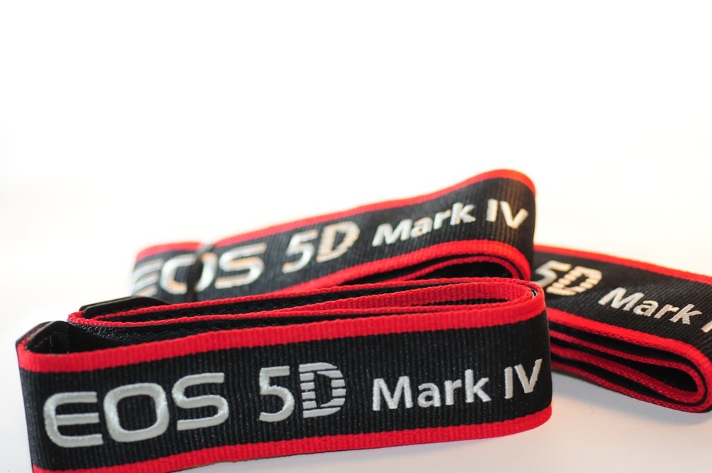 Canon EOS 5D mark IV camera shoulder strap MINT Genuine