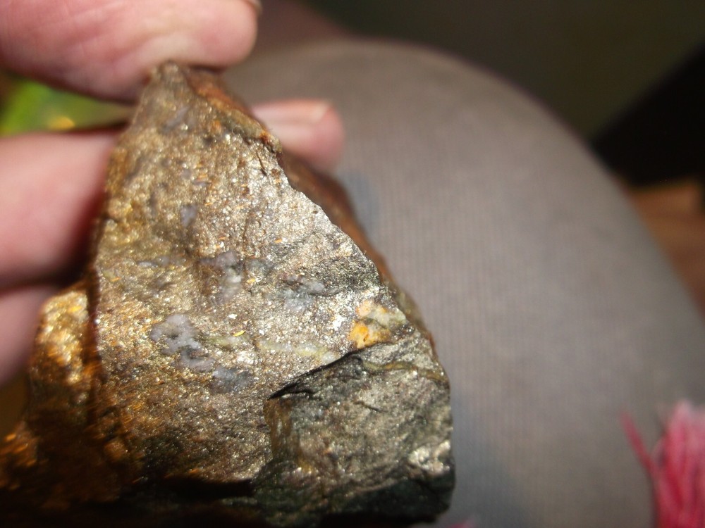 Gold, silver, copper, 135 grams samples ,ore high grade .