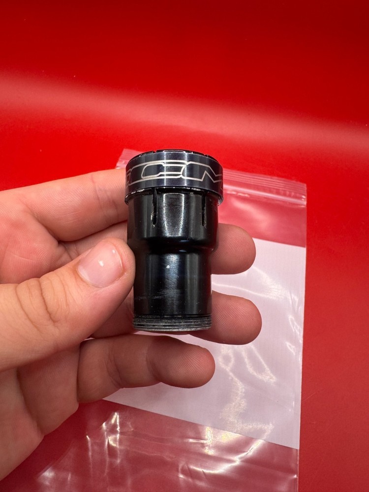 CCM Feedneck Dye Thread