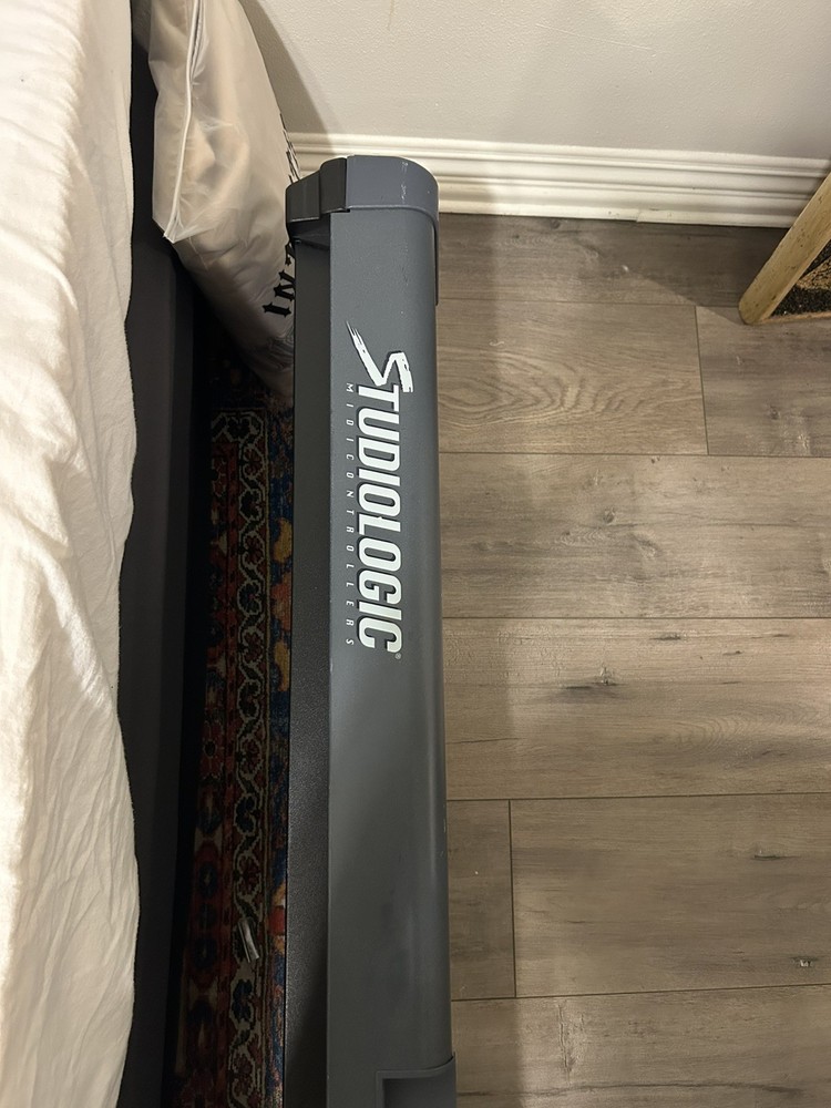 Studio Logic sl 990 xp - 88 key weighted midi keyboard