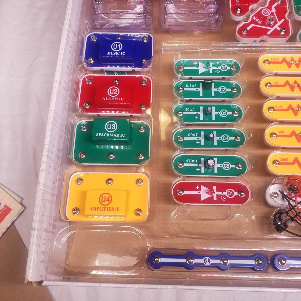 Elenco Electronic Snap Circuits KIT SC-300 - Missing 2 Pieces - Good Condition