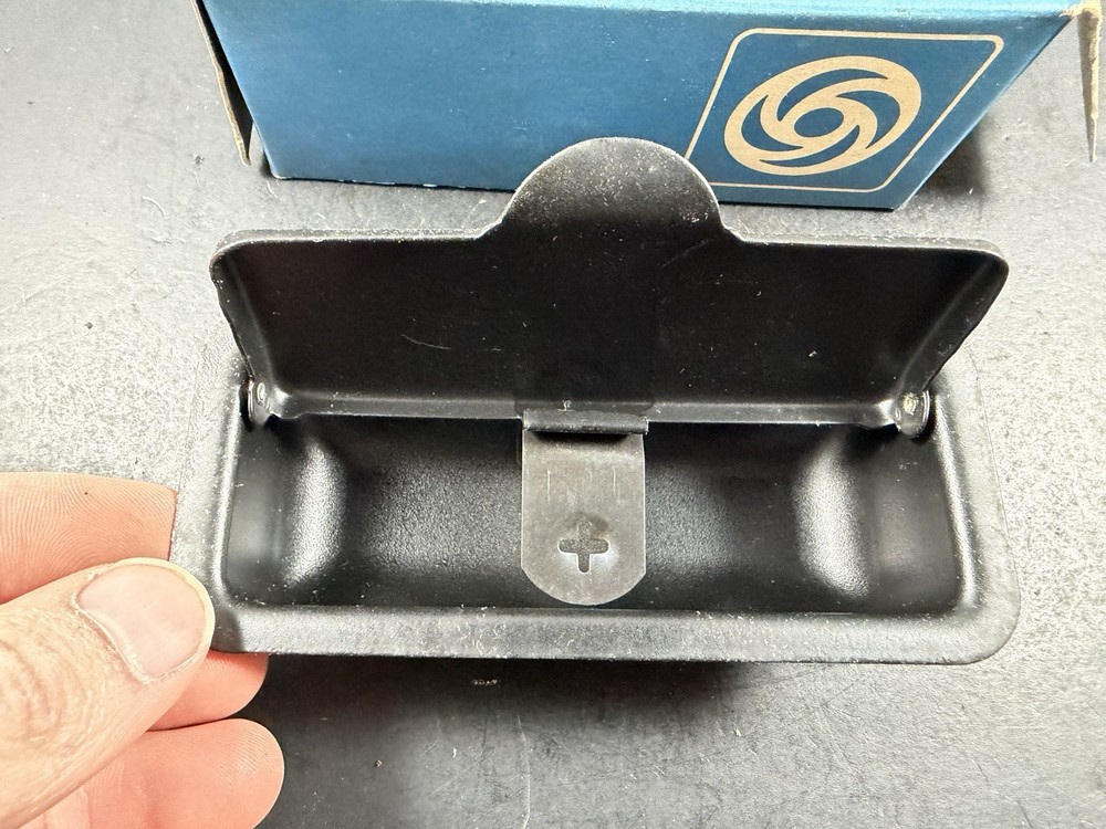 Triumph TR250, TR6 NOS Ashtray
