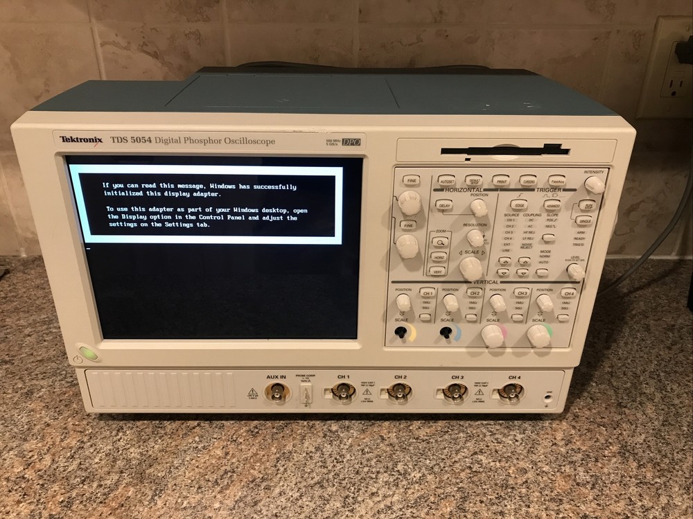 TEKTRONIX TDS5054 PHOSPHOR OSCILLISCOPE   Please read description