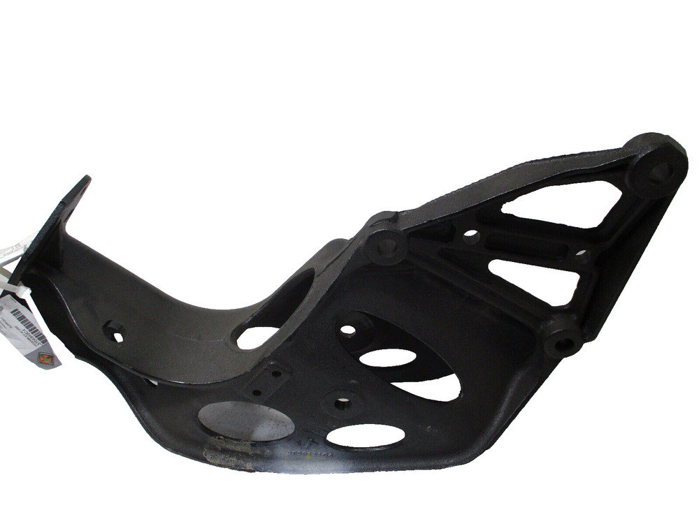 3704940C4 INTERNATIONAL FRONT SPRING SUPPORT FRAME HORN LH