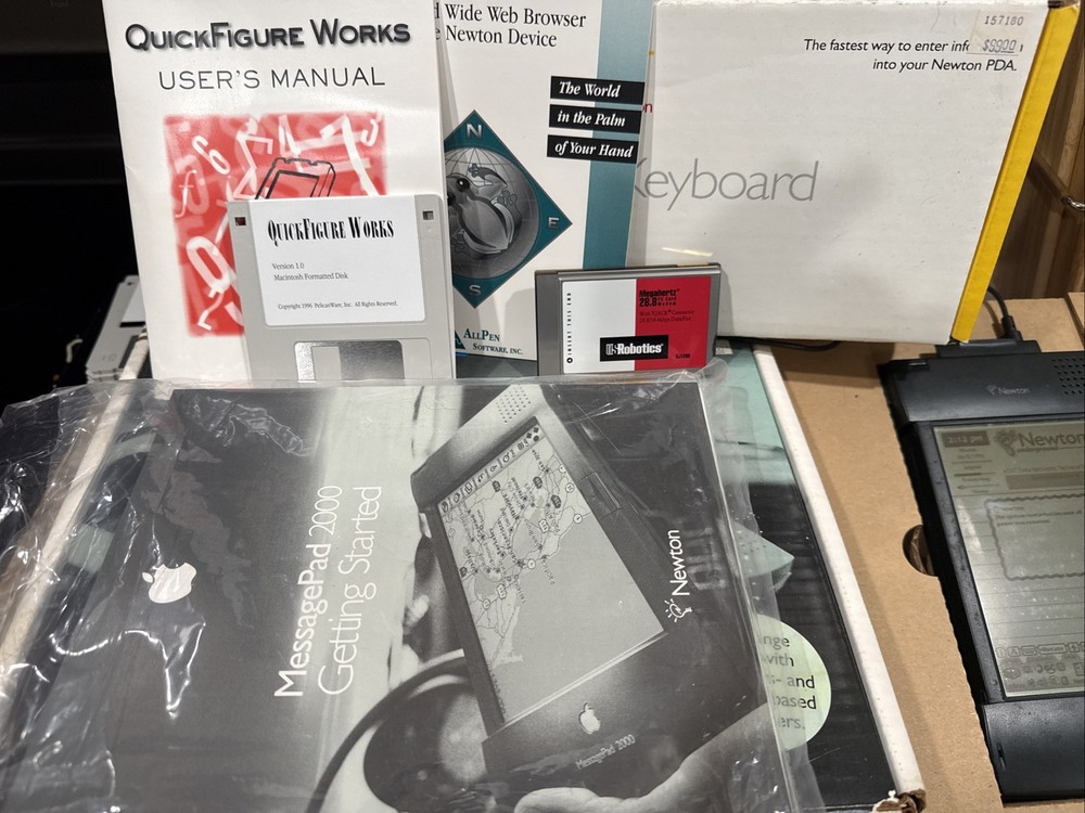 Newton/ Apple MessagePad 2000 Bundle
