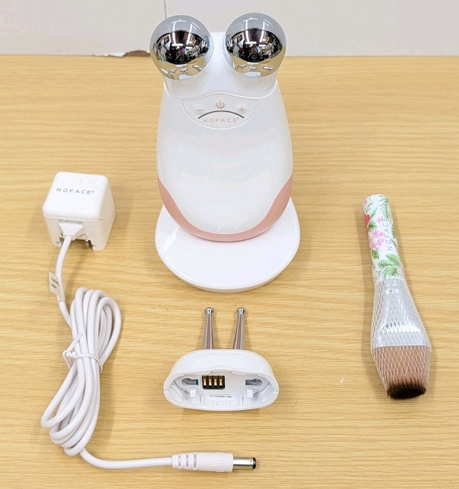 NuFACE Trinity White Sand with Lip + Eye Accessory Microcurrent Wrinkle Reducer