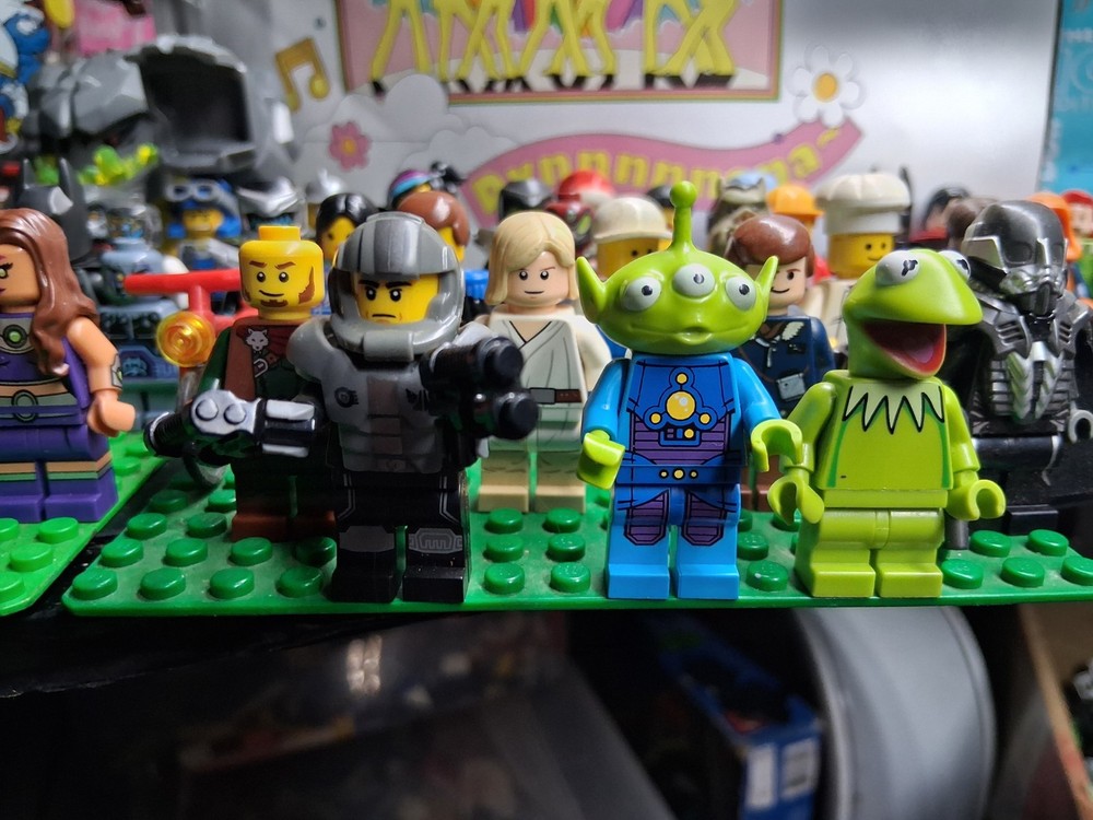 lego minifigures lot