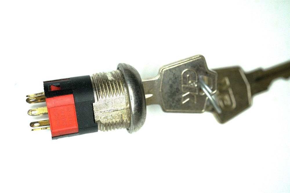 C&K 3 Position Switchlock Y Series w 2 Keys. 3 Position Electrical Key Switch