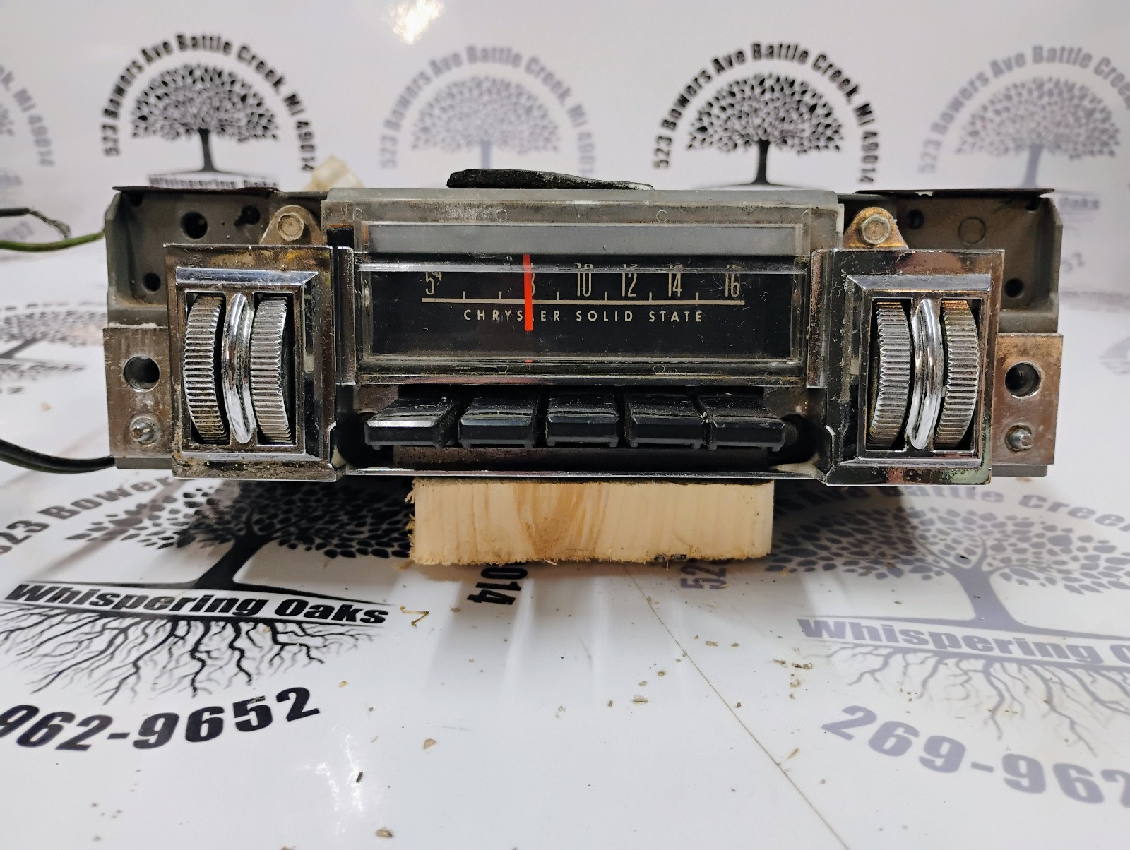 1968-1969 Dodge/ Chrysler Solid State Thumb Wheel AM Radio 2884-631