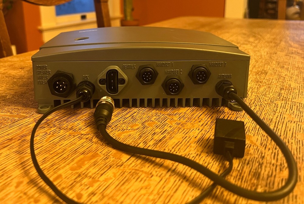 Raymarine E43007 VHF Radio Model 230