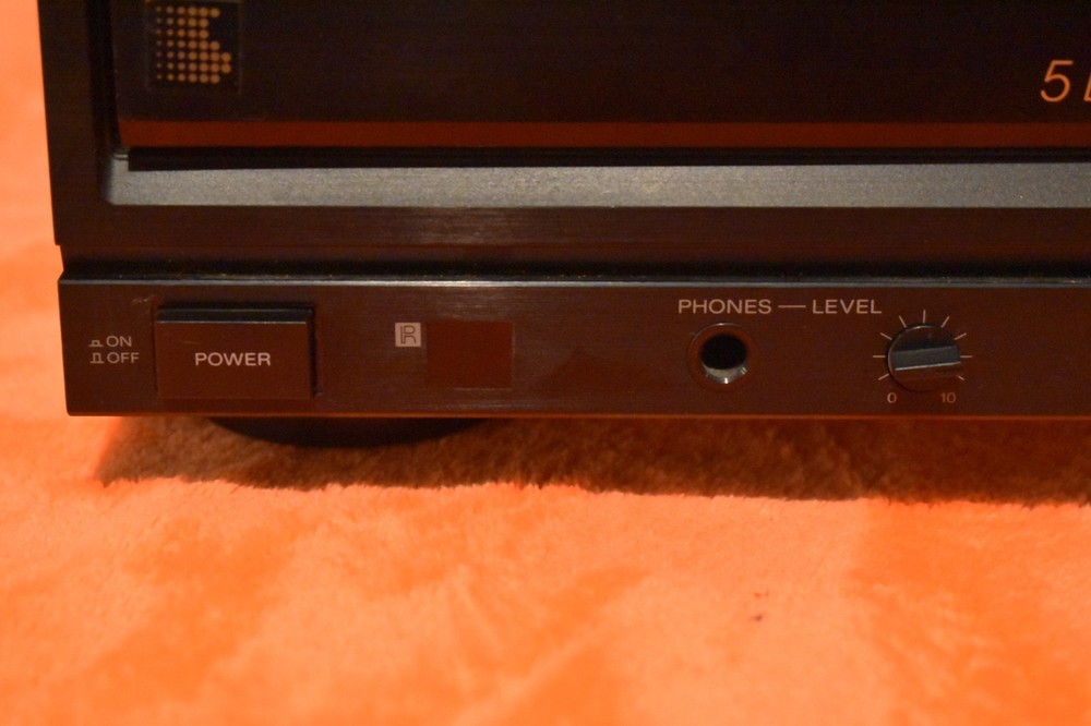 VINTAGE SONY 5 CD PLAYER WITH REMOTE CDP-C500