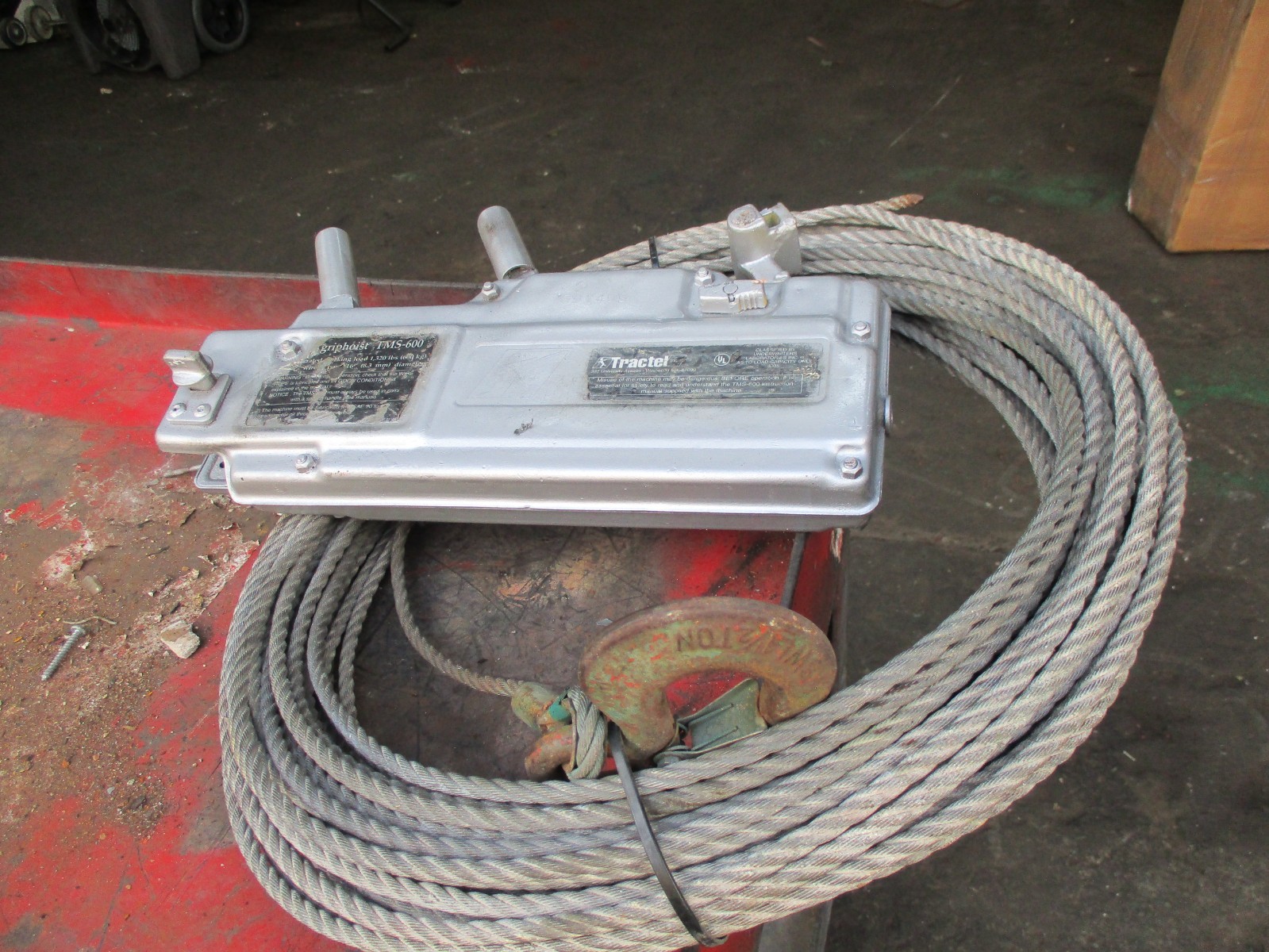 TRACTEL TMS-600 GRIPHOIST w/ 100ft CABLE