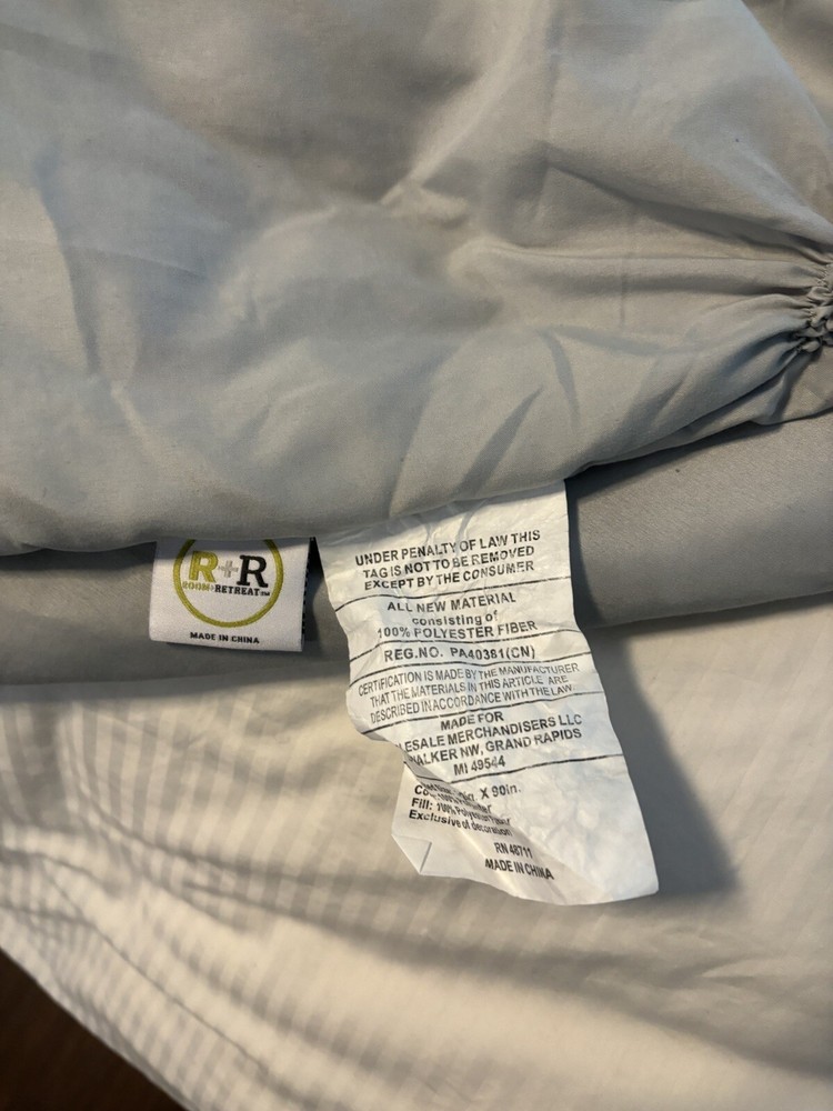 ROOM & RETREAT KING ROUCHED COMFORTER