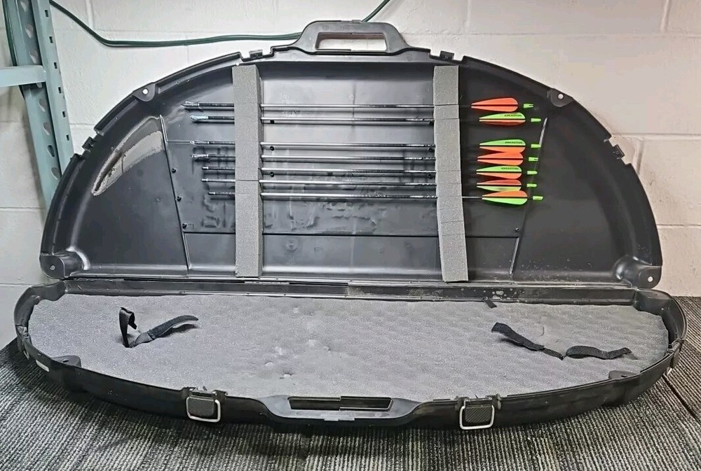 Bear Archery - Game Over - Compound Bow with Hard Case