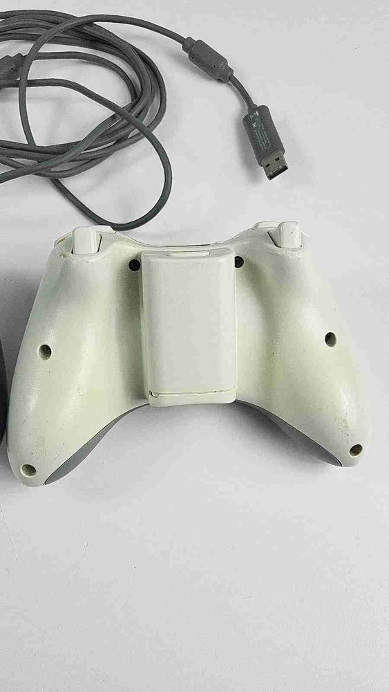 2x Xbox 360 Controllers + USB Power Adapter (Only One Battery Pack)