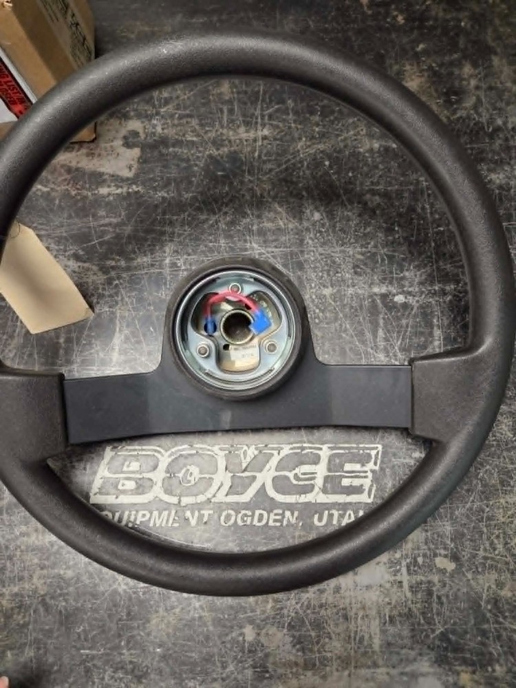 STEERING WHEEL 2530-01-577-2432