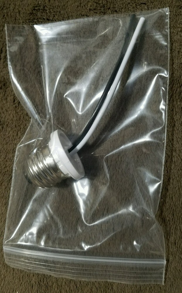 PigTail Type Medium Male Plug 2 Leads 18 AWG light socket