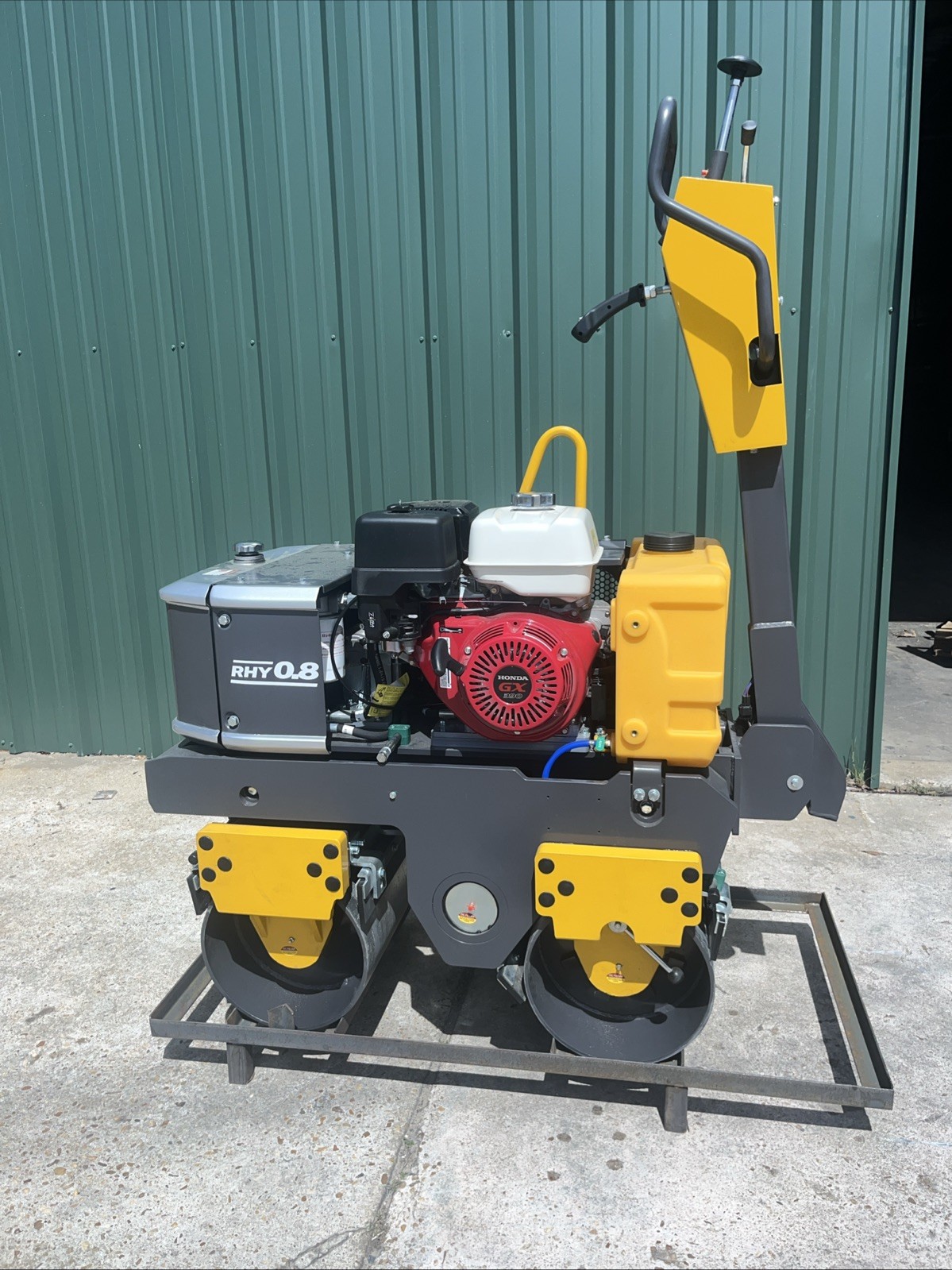 Huayee RHY 0.8 Vibratory asphalt Roller, 1800 Lbs Hydraulic Turning, Water Tank