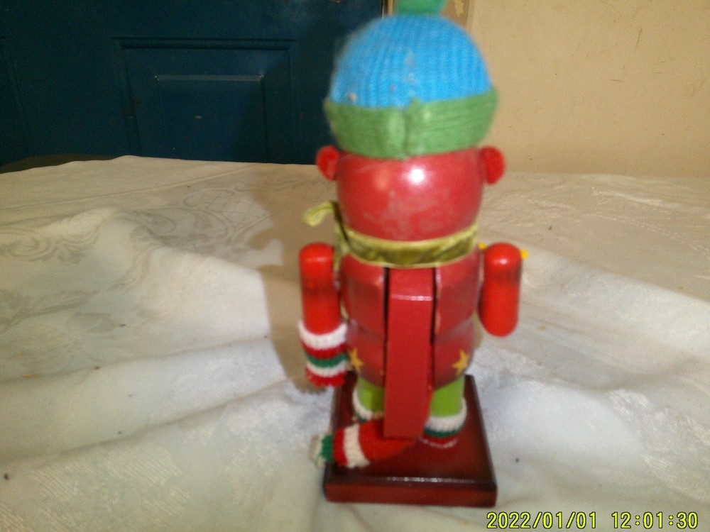 WOODEN SOCK MOKEY NUTCRACKER HAPPY HOLIDAYS
