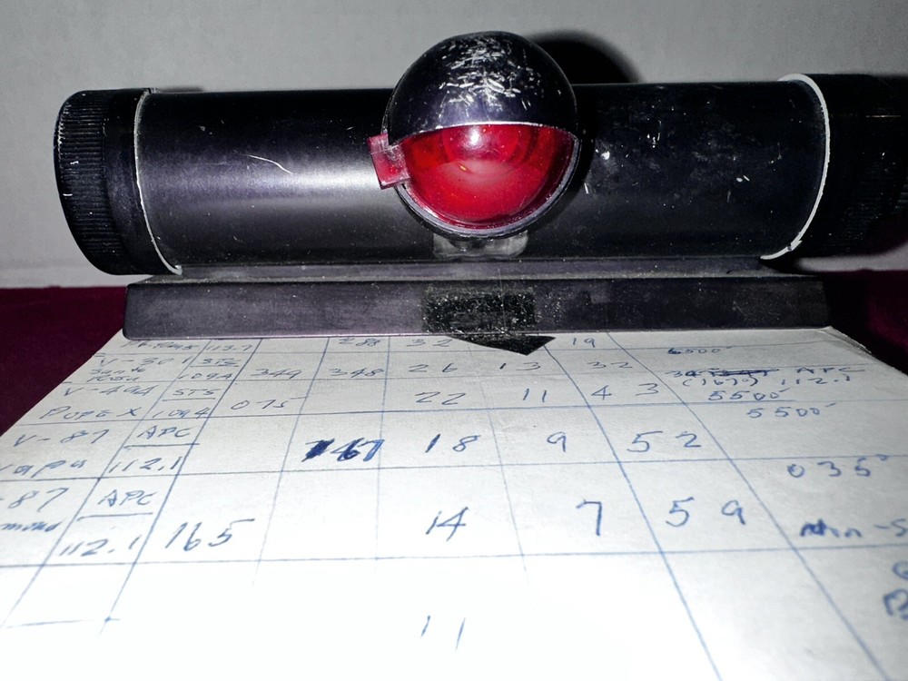 MXU-163/P Pilot's Kneeboard/Clipboard with Strap And Paper Log