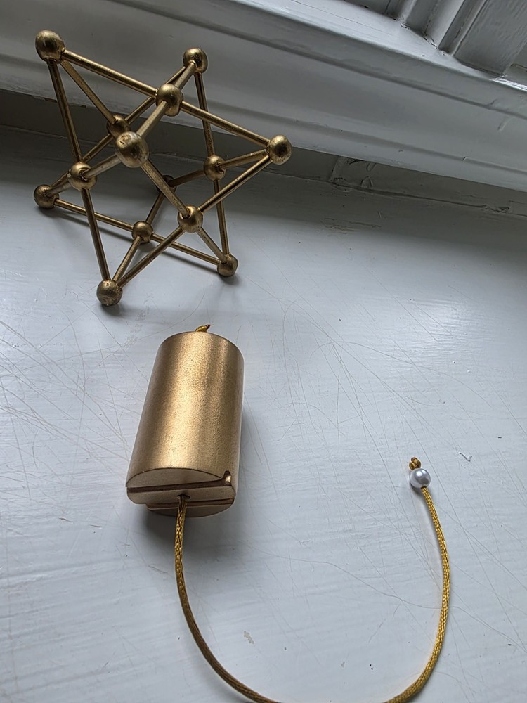Pendulo hebreo (Metutelet) con Etiquetas