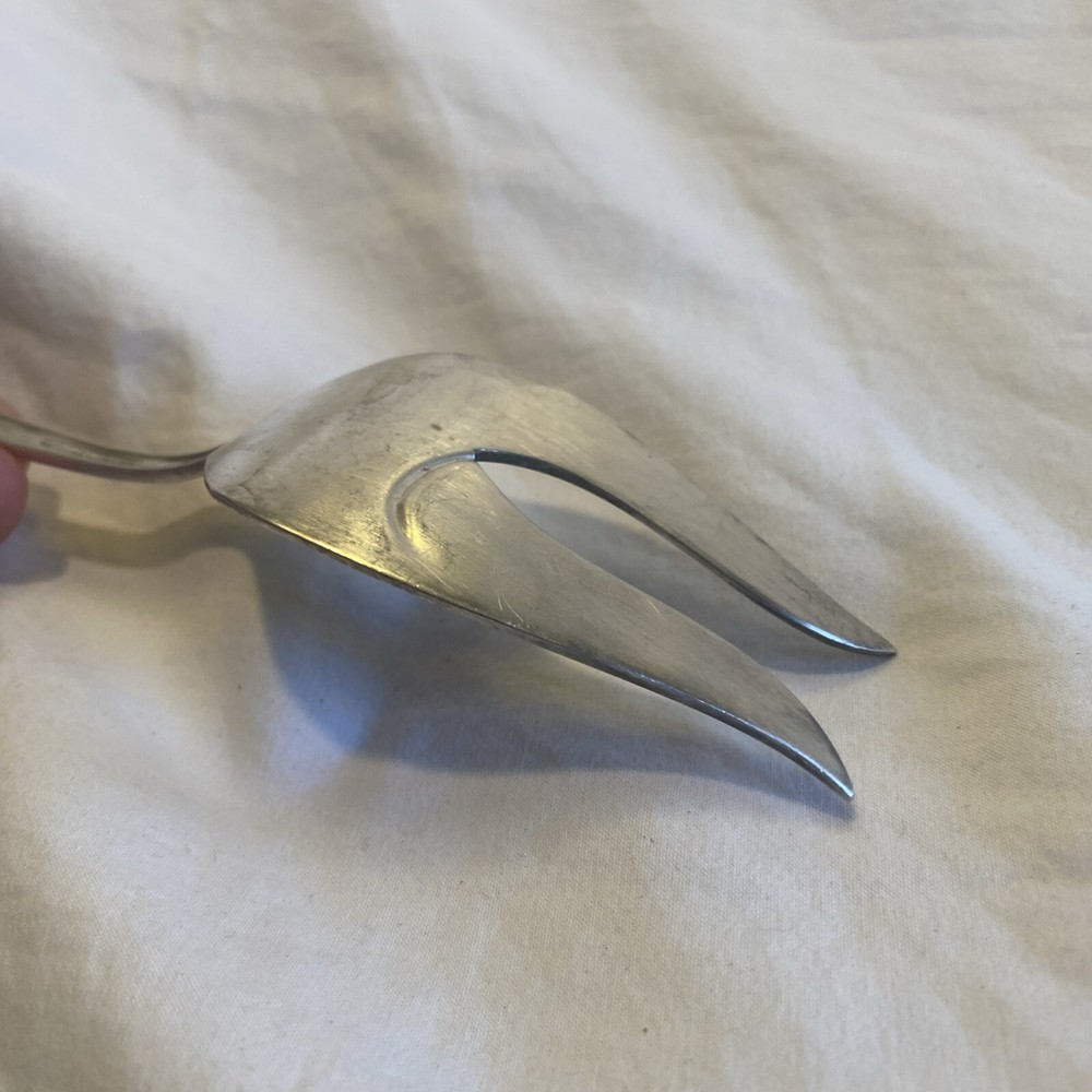 Holmes & Edwards Windsong Deep Silverplate Vegetable Serving Fork 9”