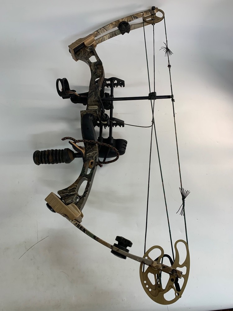 FRED BEAR ADVANTAGE HUNTER COMPOUND BOW w/ QUIVER! ~ 28" 70#